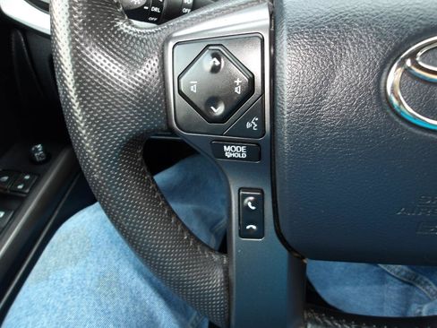 Used 2019 Toyota Tacoma TRD Off-Road AWD/4WD image 15