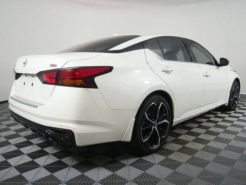 Used 2023 Nissan Altima 2.5 SR image 3