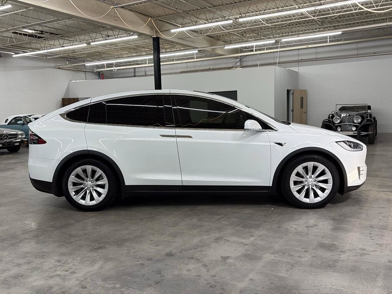 Used 2018 Tesla Model X 75D AWD/4WD image 6