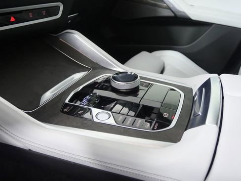 Certified 2024 BMW X6 xDrive40i w/ Executive Package image 24