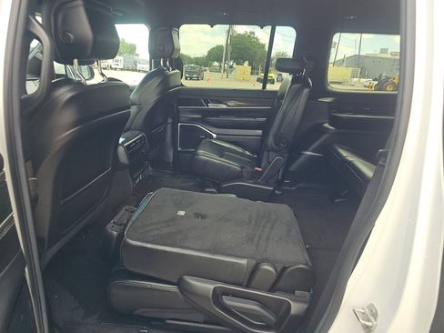 Used 2022 Jeep Wagoneer Series III w/ Convenience Group I AWD/4WD image 4