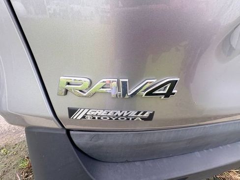 Used 2021 Toyota RAV4 XLE w/ Convenience Package FWD image 13