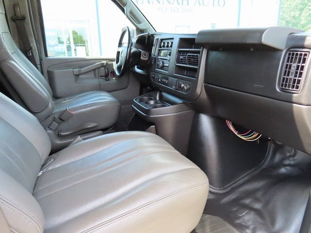 Used 2017 Chevrolet Express 2500 RWD image 31