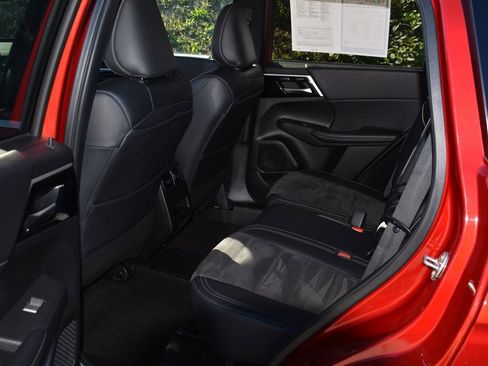 Used 2023 Mitsubishi Outlander SE image 22