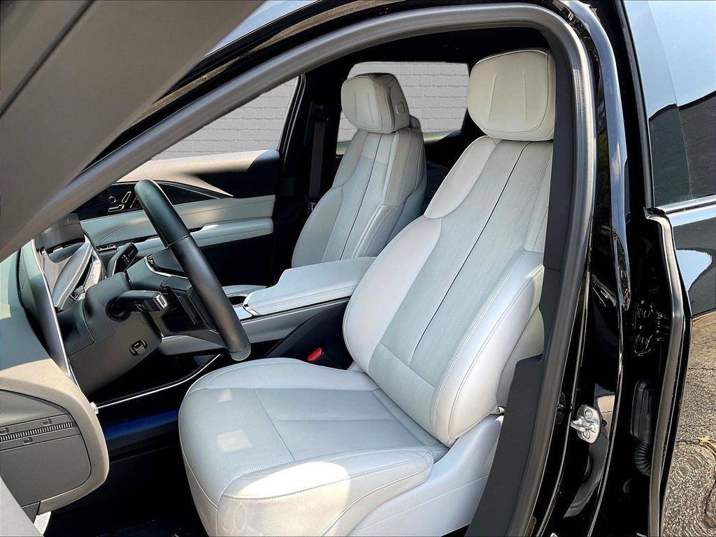 Used 2024 Cadillac Lyriq Sport w/ LPO, Floor Liner Package AWD/4WD image 17