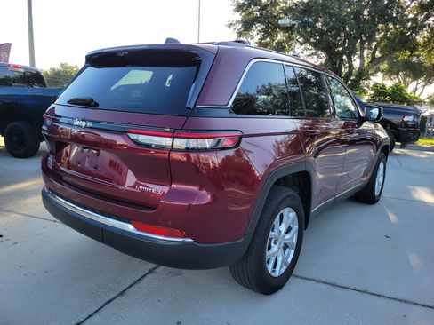 Used 2024 Jeep Grand Cherokee Limited w/ Luxury Tech Group II AWD/4WD image 3