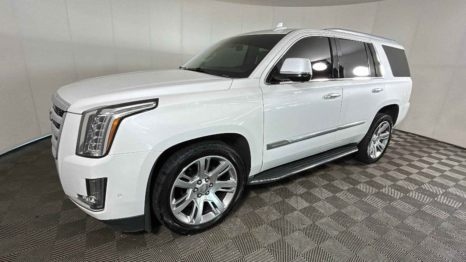 Used 2018 Cadillac Escalade Luxury AWD/4WD image 8