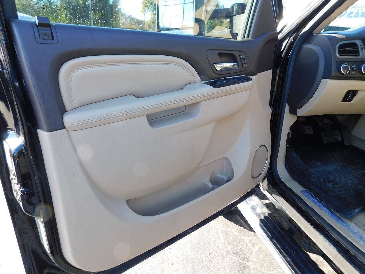 Used 2014 GMC Sierra 2500 Denali w/ Suspension Package, Off-Road AWD/4WD image 41