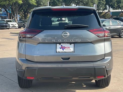 Used 2025 Nissan Rogue SV FWD image 5