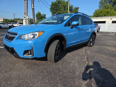 Used 2017 Subaru Crosstrek 2.0i Limited AWD/4WD image 3