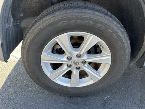 Used 2012 Toyota Highlander SE image 5