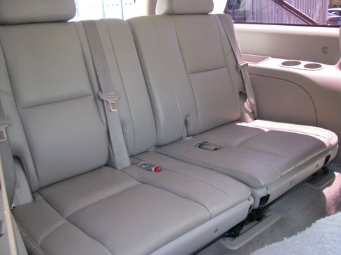 Used 2009 Chevrolet Suburban LTZ RWD image 18