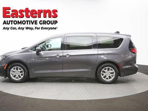 Used 2023 Chrysler Pacifica Touring-L FWD image 59