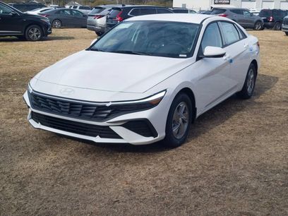 New 2026 Hyundai Elantra SE