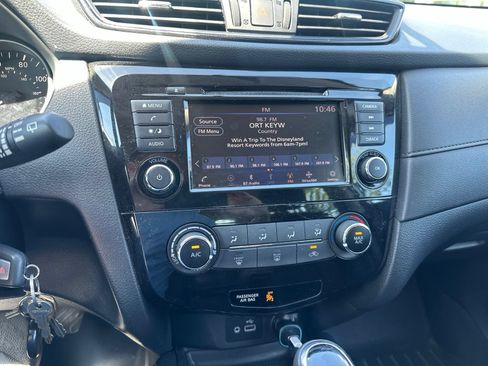 Used 2018 Nissan Rogue S AWD/4WD image 10