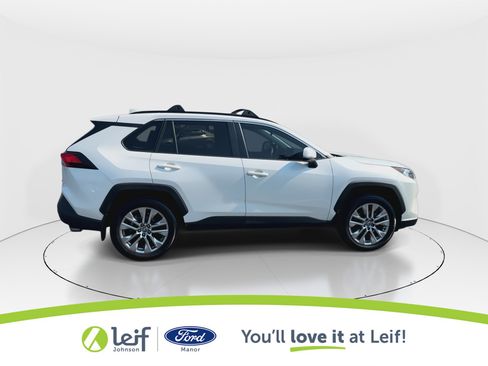 Used 2021 Toyota RAV4 XLE Premium image 9