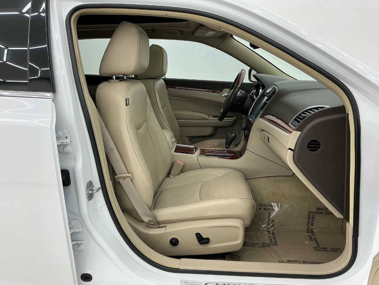 Used 2011 Chrysler 300 C AWD/4WD image 15