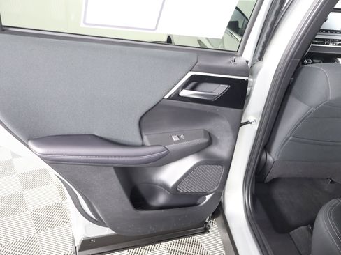 Used 2024 Mitsubishi Outlander ES image 45