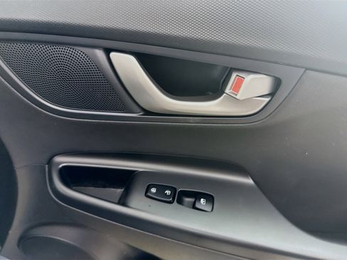 Used 2018 Hyundai Kona Limited image 27