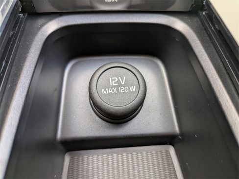 Certified 2025 Volvo XC60 B5 Ultra w/ Protection Package Premier image 31