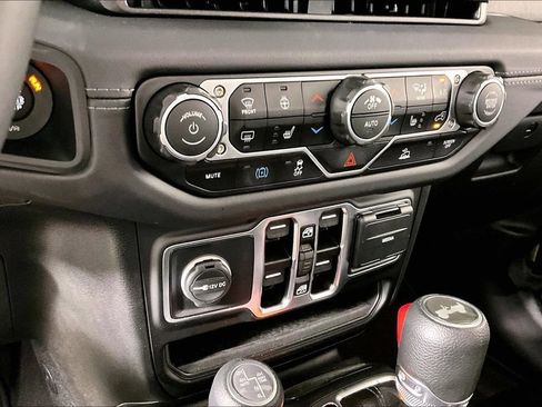 Used 2025 Jeep Wrangler Unlimited Sahara AWD/4WD image 14