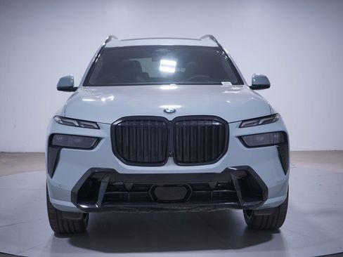 Used 2024 BMW X7 xDrive40i w/ M Sport Package AWD/4WD image 4