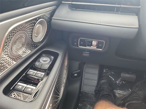 New 2025 Lincoln Nautilus Reserve image 32