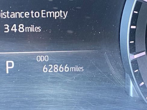 Used 2024 Toyota Highlander LE image 12