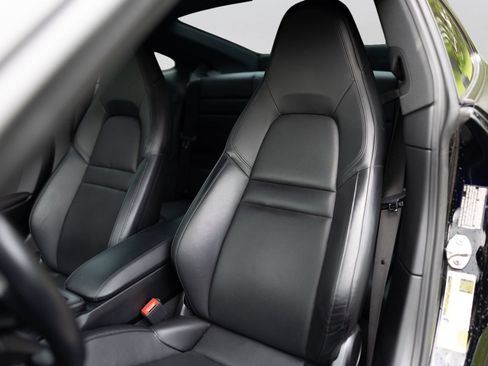 Used 2020 Porsche 911 Carrera w/ Premium Package RWD image 9
