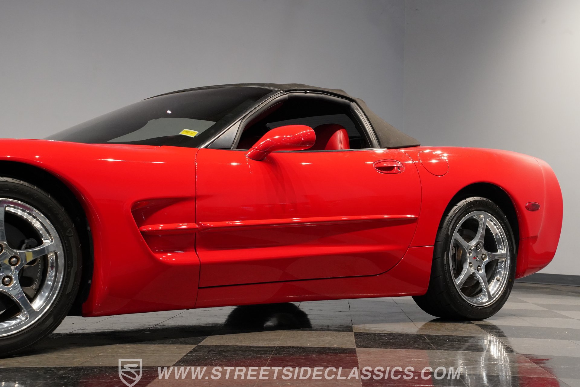 Used 2004 Chevrolet Corvette Convertible w/ Preferred Equipment Group RWD image 23