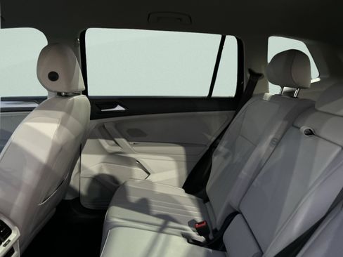 Used 2022 Volkswagen Tiguan SE image 36