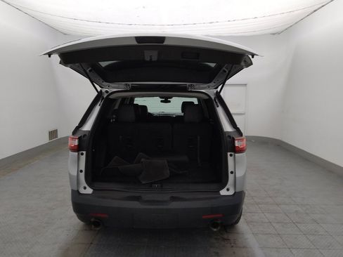 Used 2021 Chevrolet Traverse LS image 29