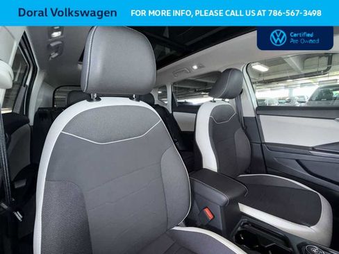 Used 2025 Volkswagen Taos SE image 27