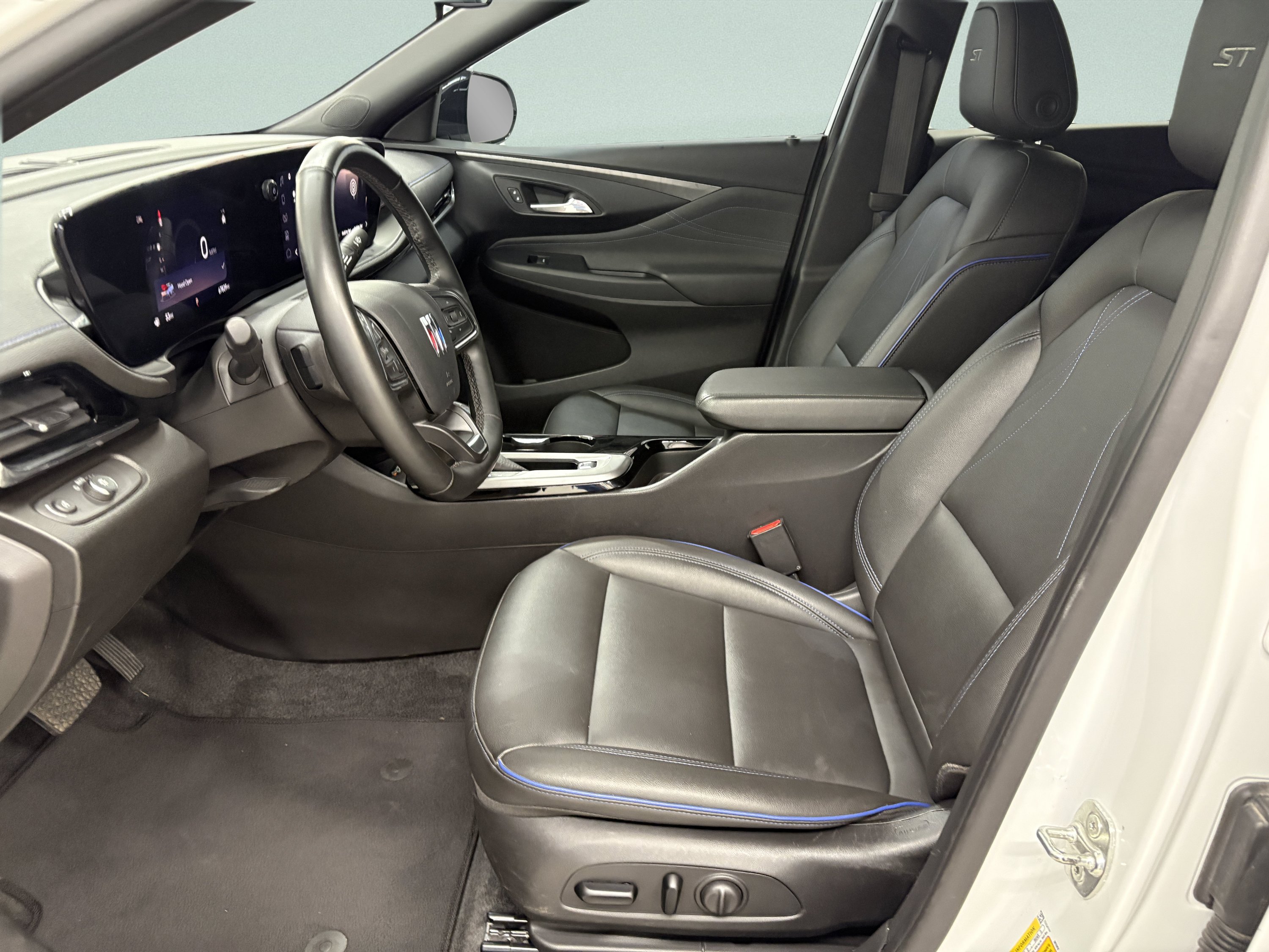Used 2024 Buick Envista Sport Touring w/ Convenience I Package FWD image 9