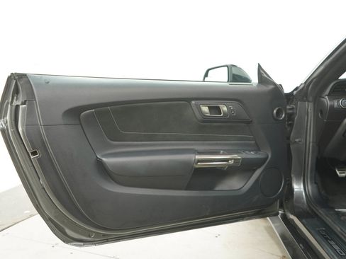 Used 2016 Ford Mustang Shelby GT350 w/ Technology Package RWD image 16