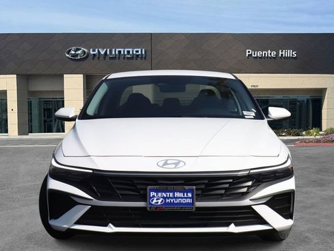 New 2026 Hyundai Elantra SE FWD image 2