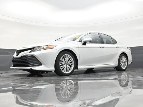 Used 2018 Toyota Camry XLE FWD image 20