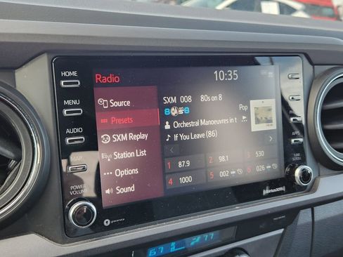 Used 2021 Toyota Tacoma TRD Sport w/ Technology Package image 18