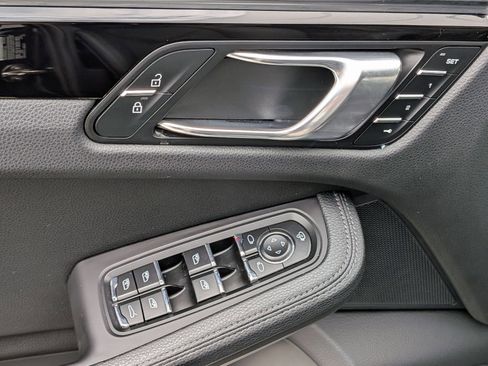 Used 2023 Porsche Macan AWD/4WD image 15