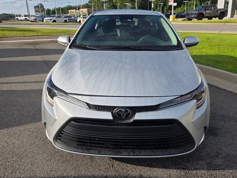 Used 2024 Toyota Corolla LE FWD image 2