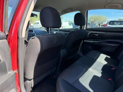 Used 2016 Nissan Altima 2.5 SR w/ LED Appearance Package image 23