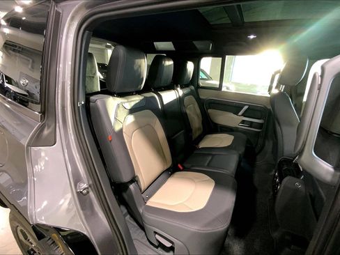 Used 2023 Land Rover Defender 110 X-Dynamic SE image 19