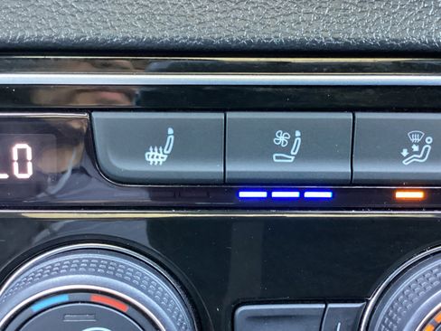 Used 2023 Volkswagen Atlas SEL Premium image 32