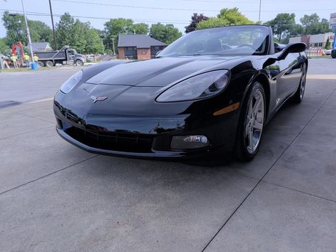 Used 2006 Chevrolet Corvette Convertible w/ Preferred Equipment Group RWD image 3