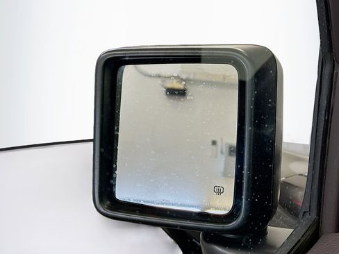 Used 2025 Jeep Wrangler Sahara image 16