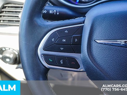 Used 2024 Chrysler Pacifica Select image 32