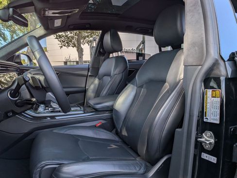 Used 2022 Audi Q8 Prestige w/ Prestige Package image 5