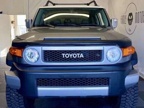 Used 2010 Toyota FJ Cruiser Base 4x4 4dr SUV 5A image 8