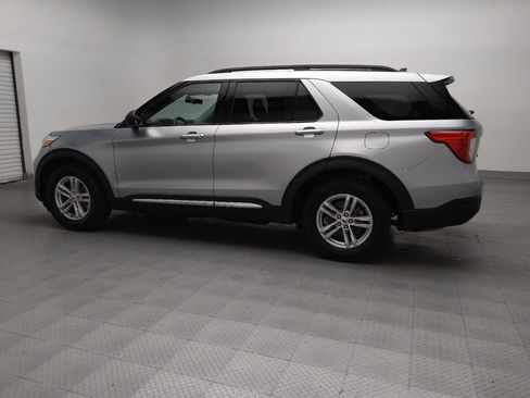 Used 2024 Ford Explorer XLT w/ Equipment Group 202A image 3