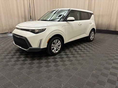 Certified 2025 Kia Soul LX FWD image 1
